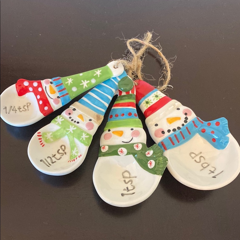 Pier 1, Discontinued Set of Ceramic Hand Painted Snowman Measuring Spoons